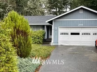 201 Country Estates DR W, Rainier, WA 98576