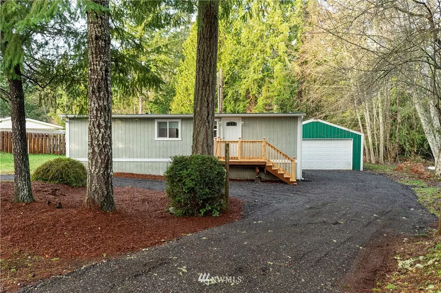 1061 E Lakeshore DR W, Shelton, WA 98584