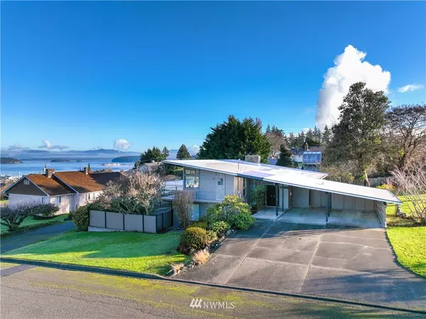 3907 R AVE, Anacortes, WA 98221