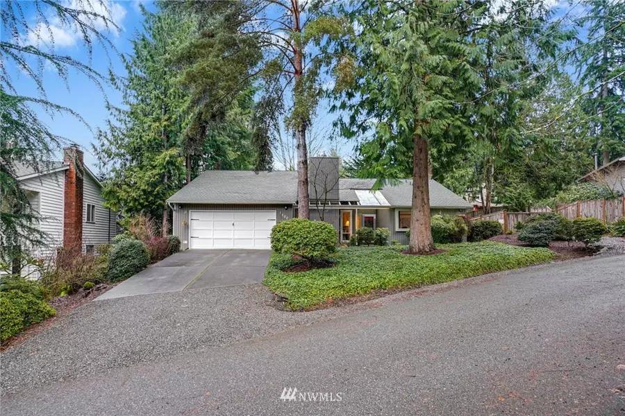 400 Kalmia PL NW, Issaquah, WA 98027