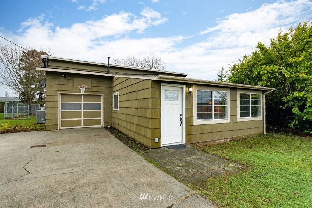 1651 E Whidbey AVE, Oak Harbor, WA 98277