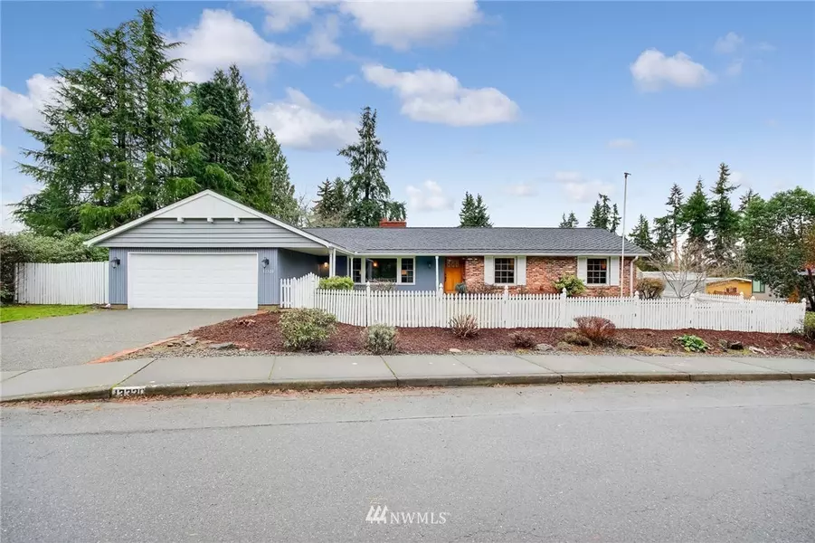 13320 SE 42nd ST, Bellevue, WA 98006