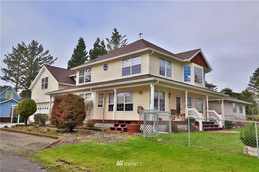 1115 42nd PL, Seaview, WA 98644