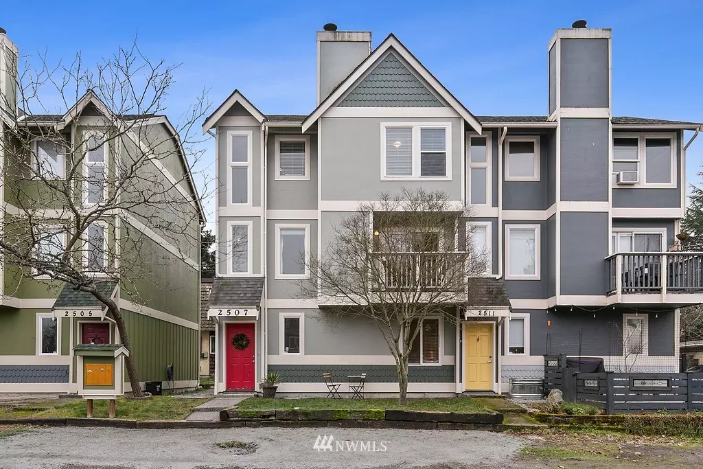 Seattle, WA 98106,2507 SW Cloverdale ST