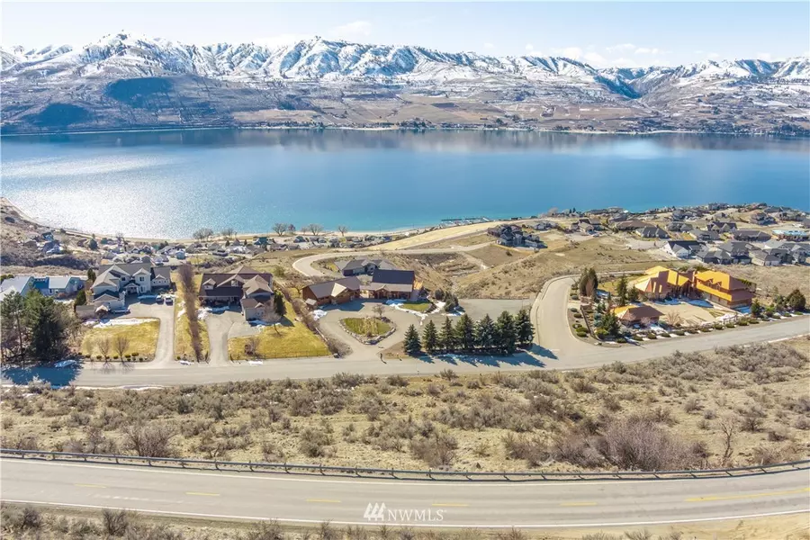 302 Highpoint LN, Chelan, WA 98816