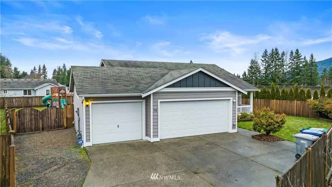 710 Poplar LN, Granite Falls, WA 98252