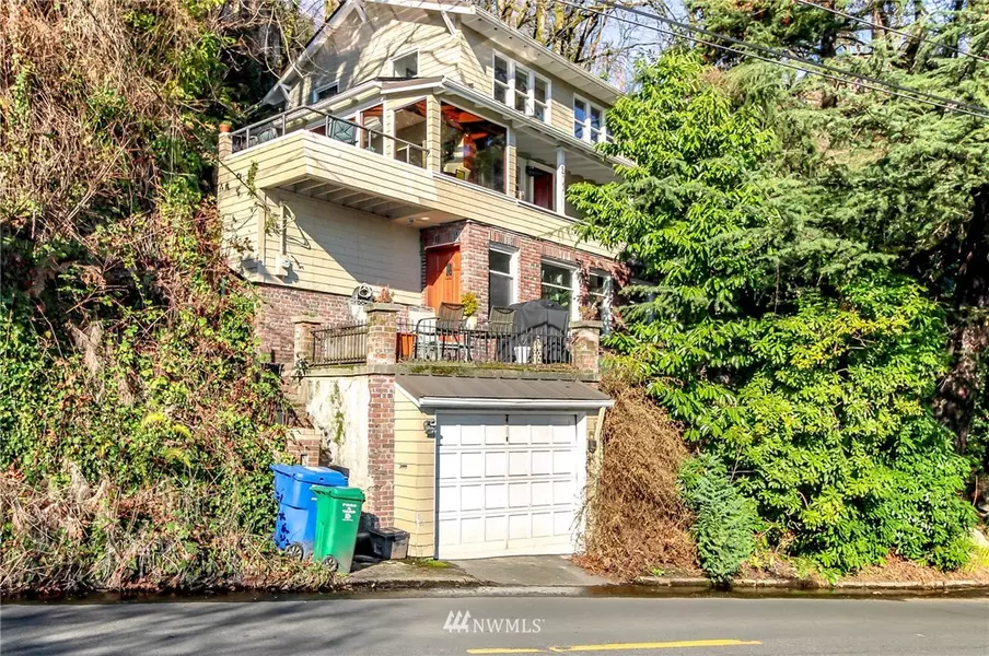 277 Lake Dell Ave, Seattle, WA 98122