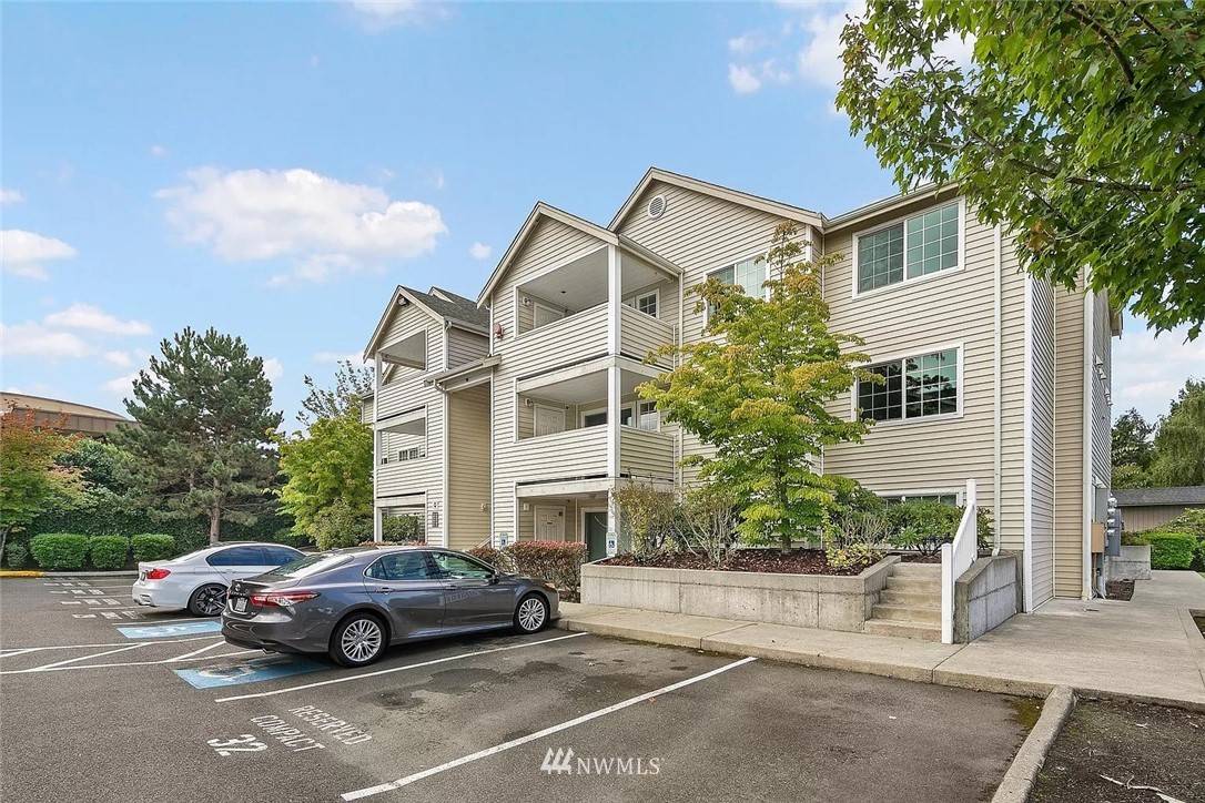 11915 Roseberg AVE S #311, Seattle, WA 98168