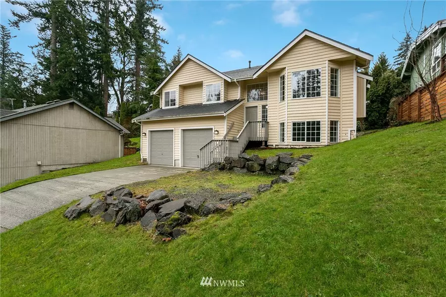 26517 222nd AVE SE, Maple Valley, WA 98038