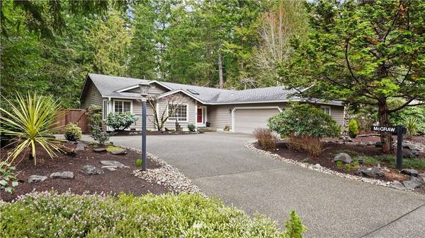 31 E Rainier CT, Allyn, WA 98524