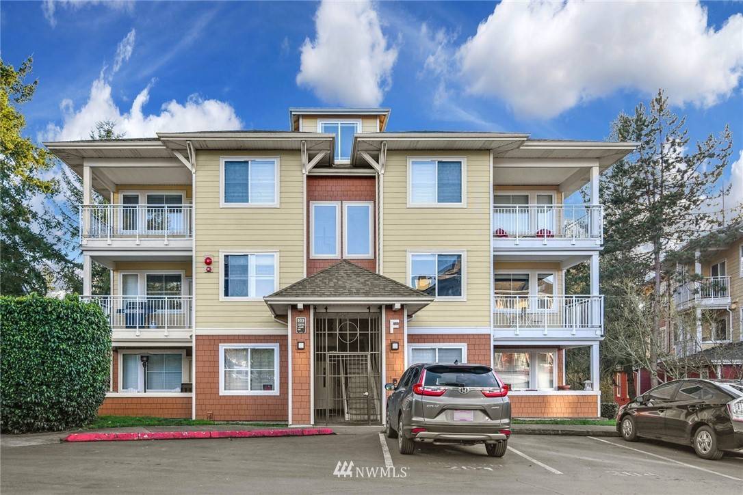 503 225th LN #F206, Sammamish, WA 98074