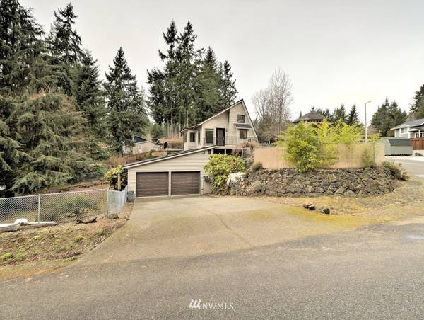 31 NE Peg Leg CT, Belfair, WA 98528