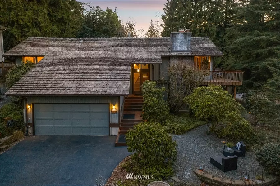 285 Mt Rainier PL NW, Issaquah, WA 98027