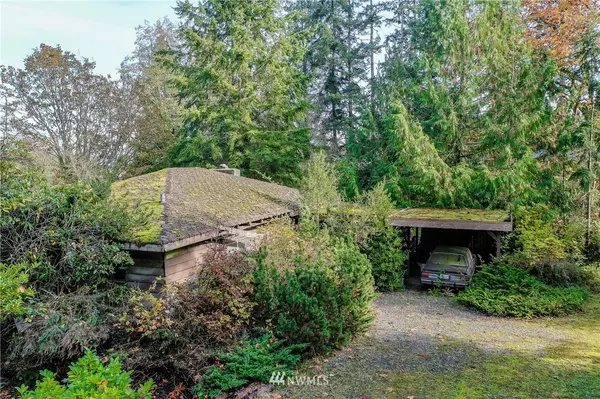 5688 Rose LOOP NE, Bainbridge Island, WA 98110