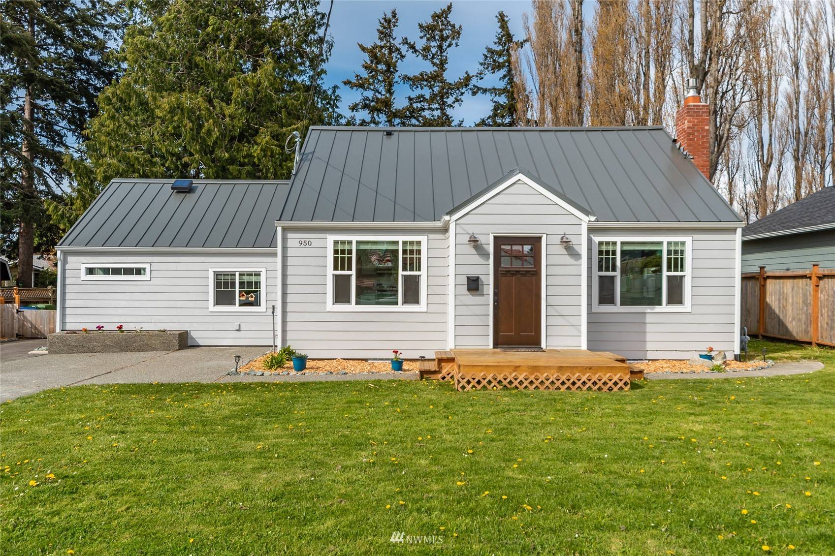 950 SE 4th AVE, Oak Harbor, WA 98277