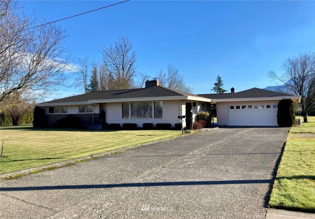 110 W 2ND ST, Nooksack, WA 98276