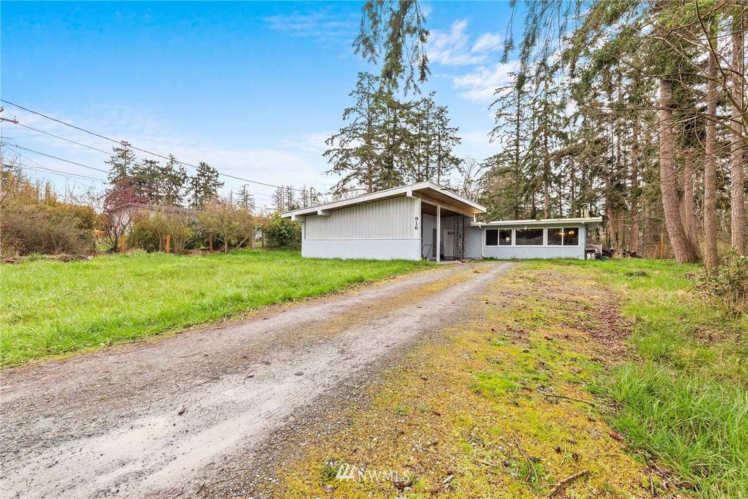 916 Walker AVE, Oak Harbor, WA 98277