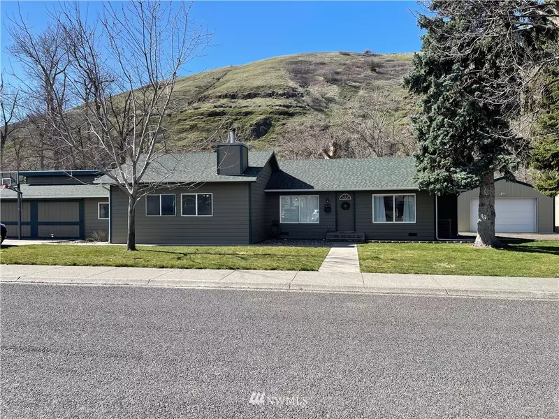1414 S 2nd ST, Dayton, WA 99328