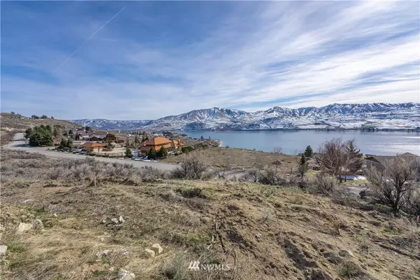 350 Highpoint LN, Chelan, WA 98816