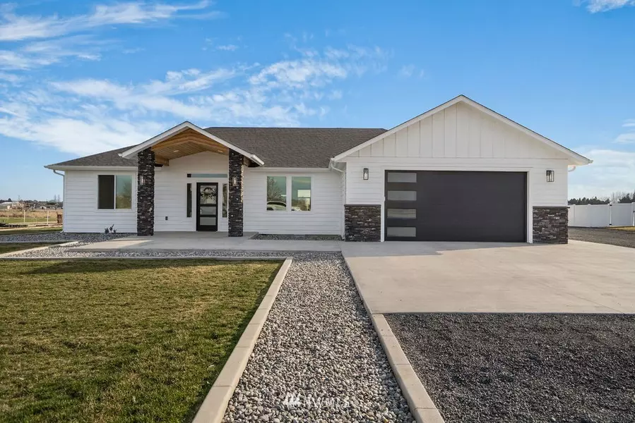 8219 Rd 2.4 NE, Moses Lake, WA 98837