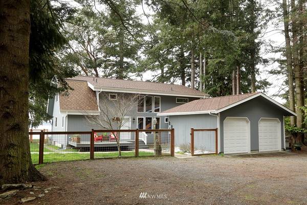 3724 Smugglers Cove RD, Greenbank, WA 98253