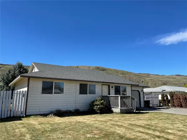 530 Columbia AVE, Bridgeport, WA 98813