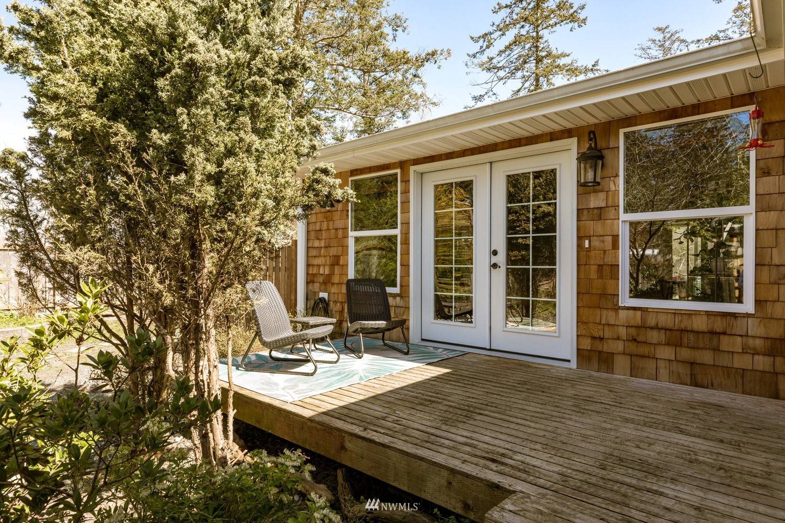 946 Walker AVE, Oak Harbor, WA 98277