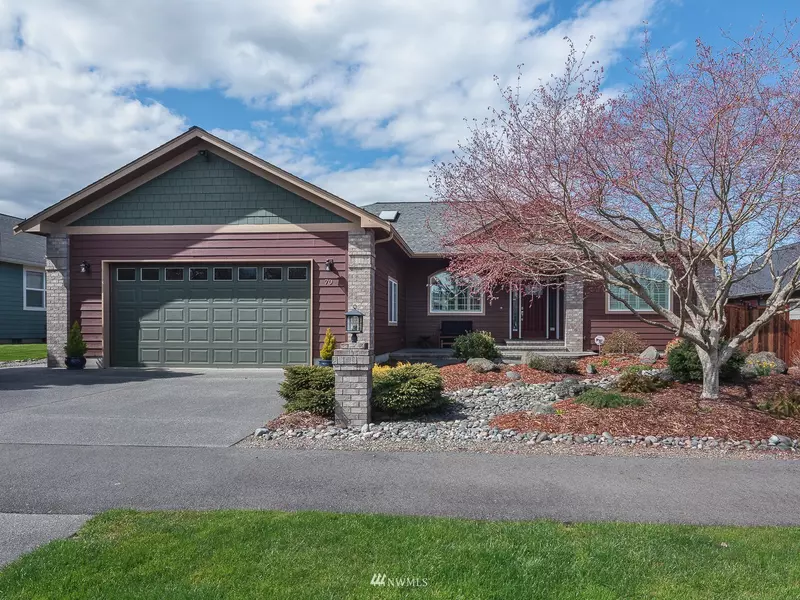 70 Petal LN, Sequim, WA 98382