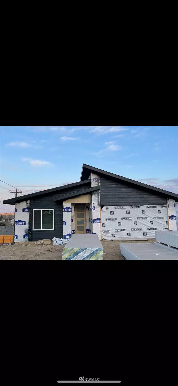 134 Hemlock ST N, Soap Lake, WA 98851