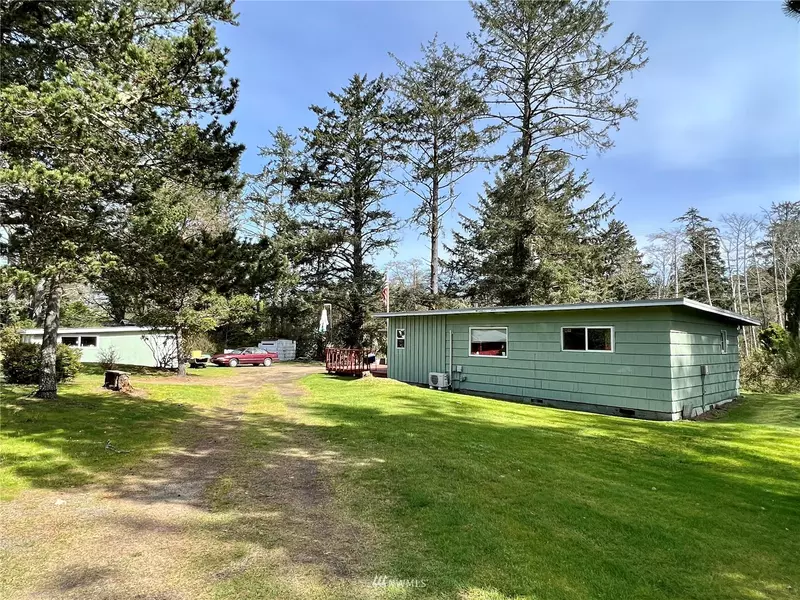 3633 State Route 105, North Cove, WA 98547