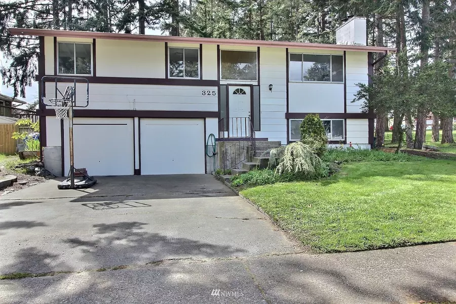 325 NW Dory DR, Oak Harbor, WA 98277