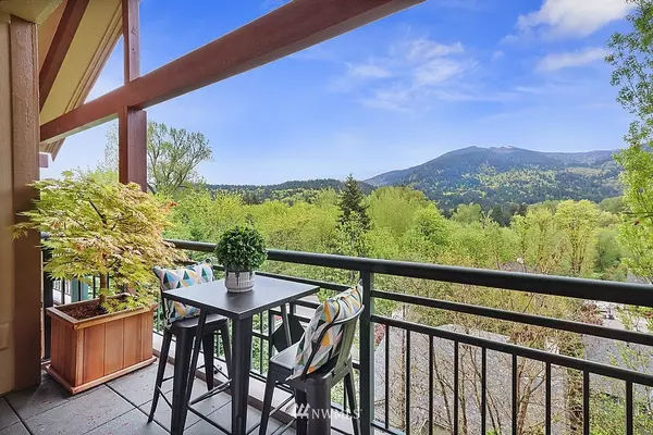 1000 Cabin Creek LN SW #D305, Issaquah, WA 98027