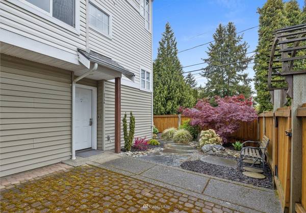 2736 NE 115th ST, Seattle, WA 98125