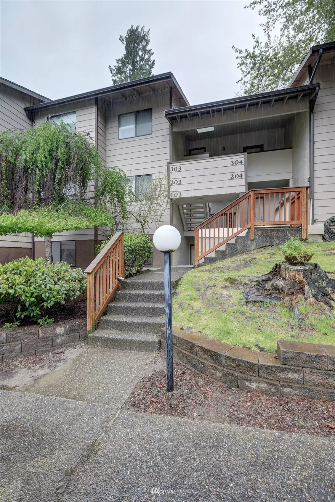 Shoreline, WA 98155,19818 15th AVE NE #103