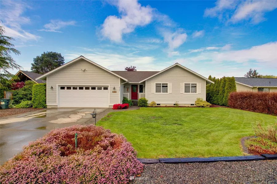 8265 Comox RD, Blaine, WA 98230