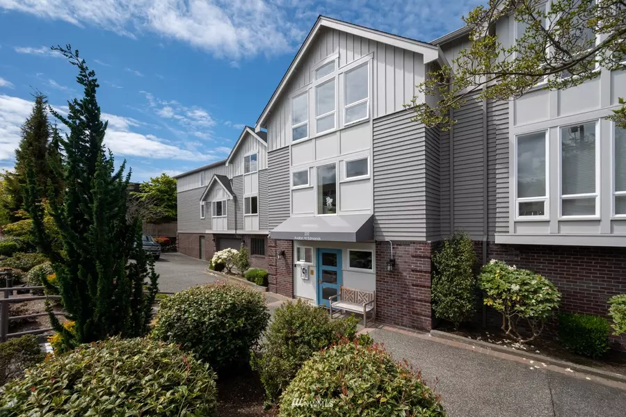 232 4th AVE S #302, Edmonds, WA 98020