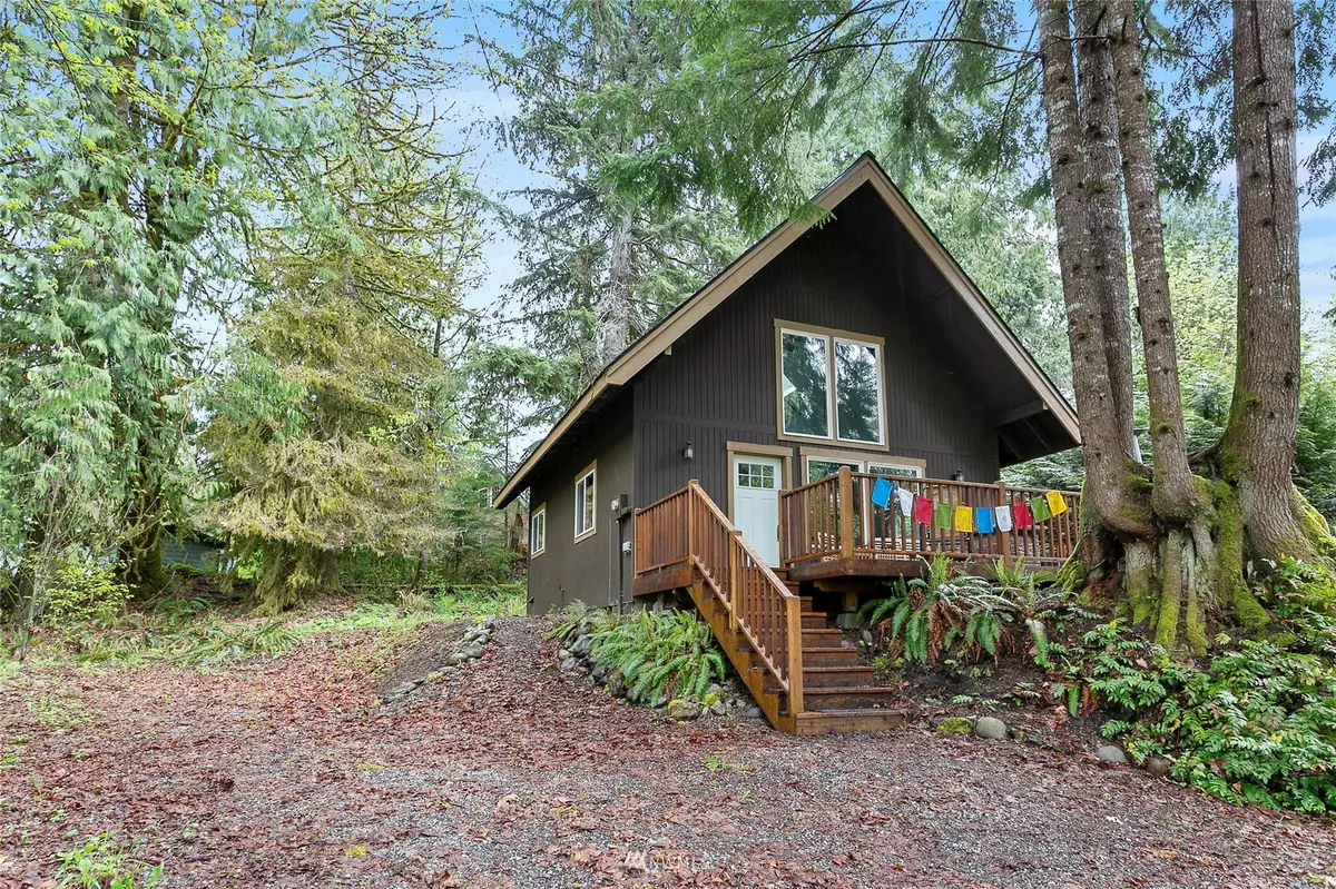 Glacier, WA 98244,16003 Cedar CIR