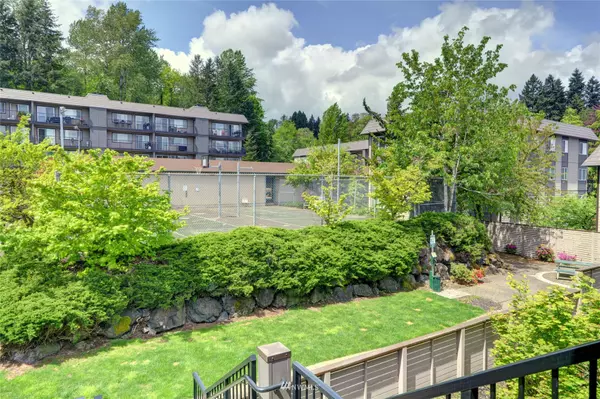 Bothell, WA 98011,9523 NE 180th ST #A302