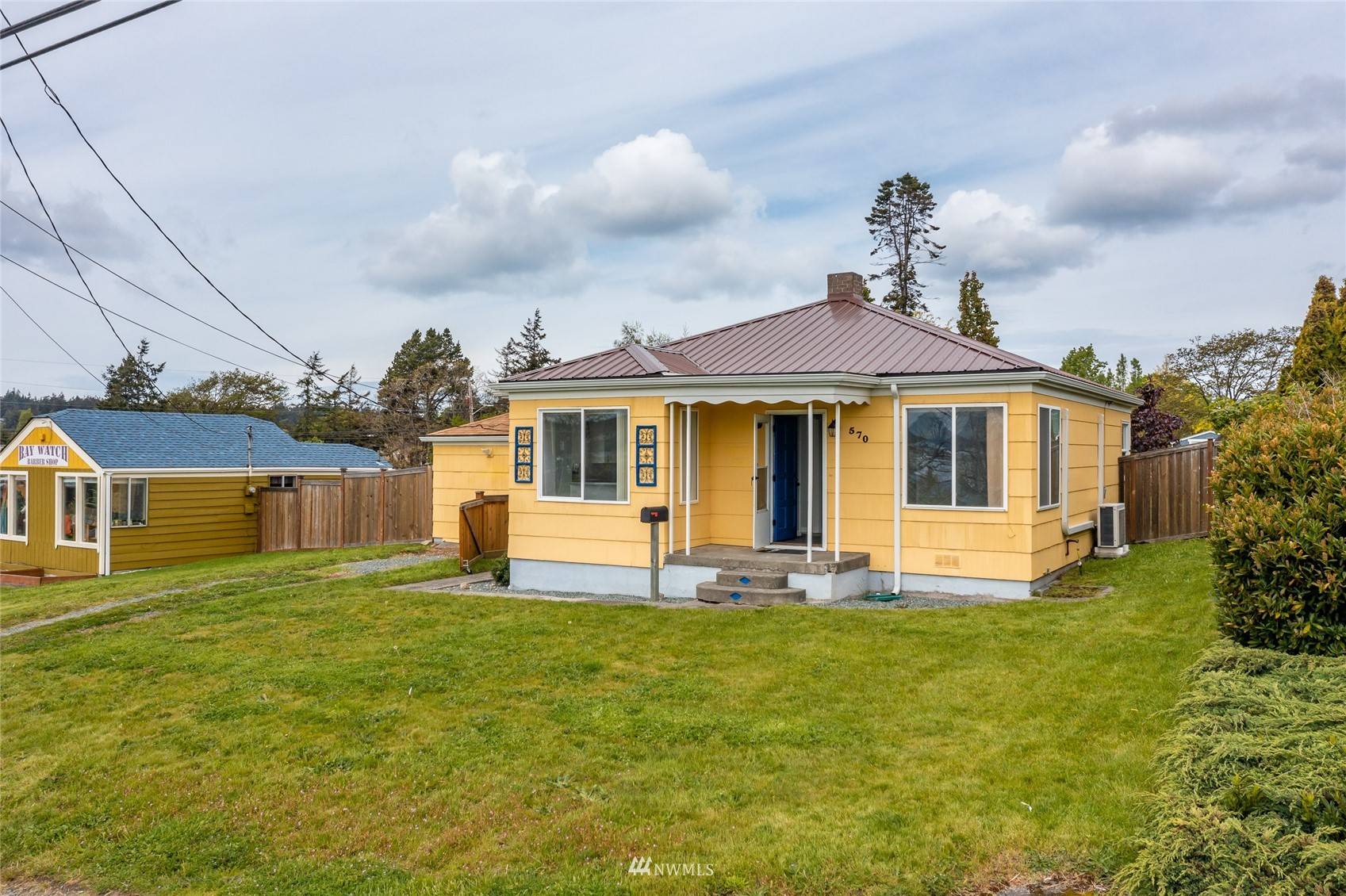 570 SE Barrington DR, Oak Harbor, WA 98277