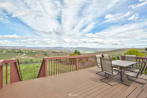 Selah, WA 98942,241 Lookout Point DR