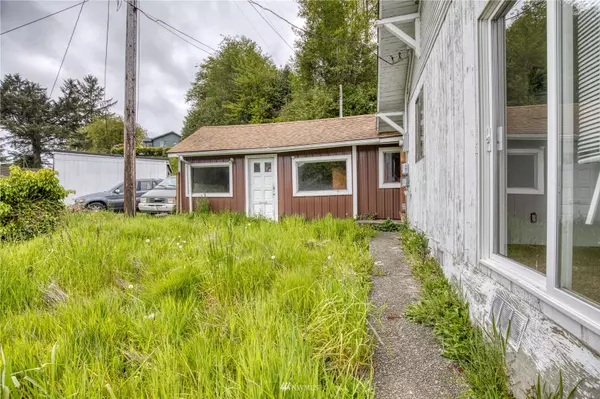 Hoquiam, WA 98550,603 Emerald CT