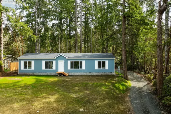 940 E Trails End DR, Belfair, WA 98528