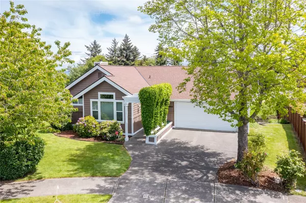 1883 Overview DR NE, Tacoma, WA 98422