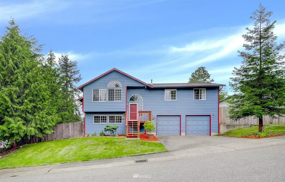 100 Tompkins PL, Granite Falls, WA 98252