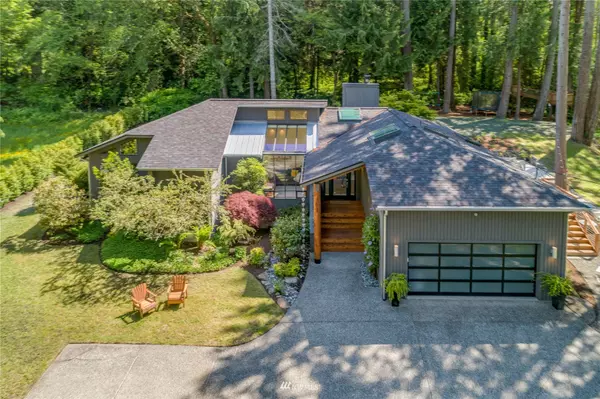 9185 NE Spargur Loop RD, Bainbridge Island, WA 98110