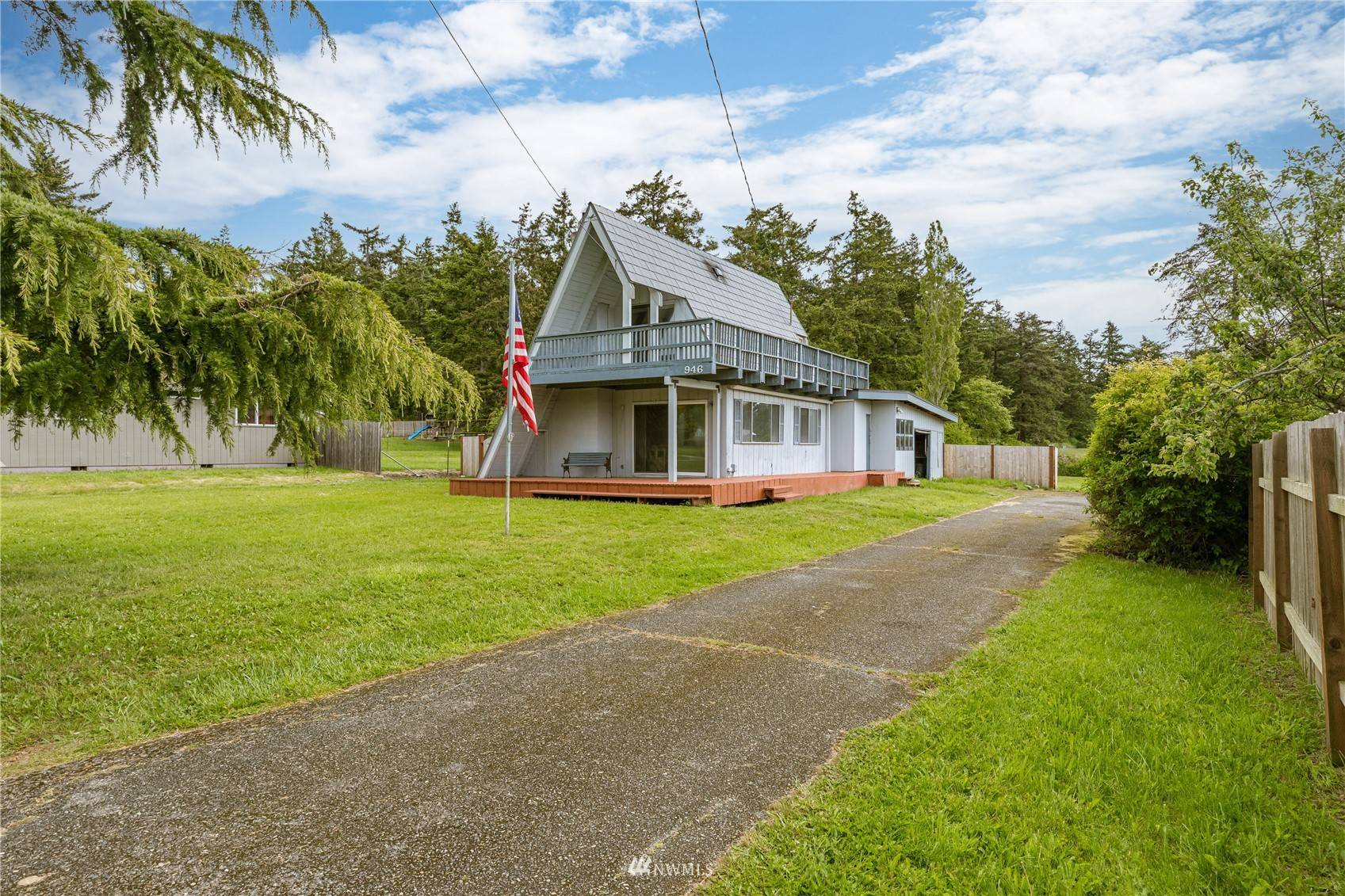 946 Donald AVE, Oak Harbor, WA 98277