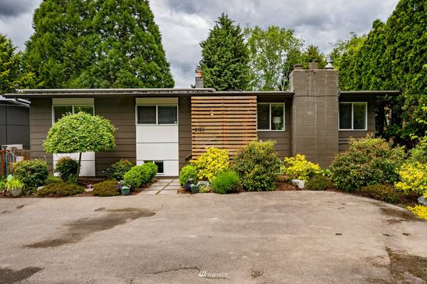 2754 NE 103rd ST, Seattle, WA 98125