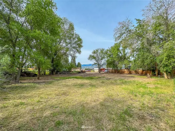 2213 N Baker AVE, East Wenatchee, WA 98802