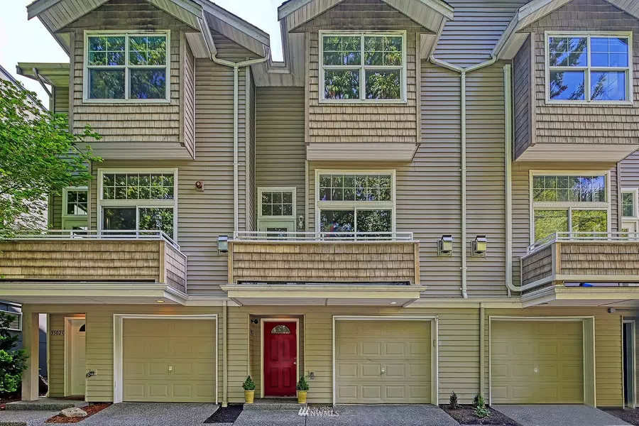 3302 W Government WAY #B, Seattle, WA 98199