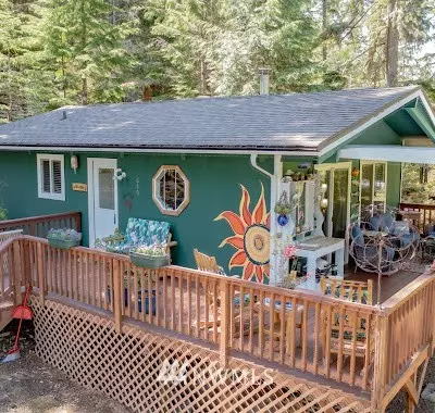 650 N Colony Surf DR, Lilliwaup, WA 98555